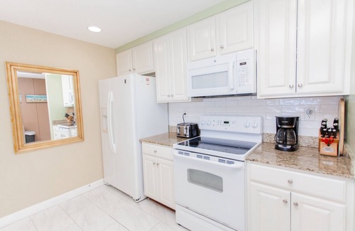 West Panama City Beach Condo | BEACH FRONT END UNIT, 6thfl, 2Masters, Updated, FALL BREAK available. Very clean