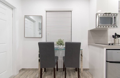 Hollywood Apartment | Beach Inn by DesignedVR