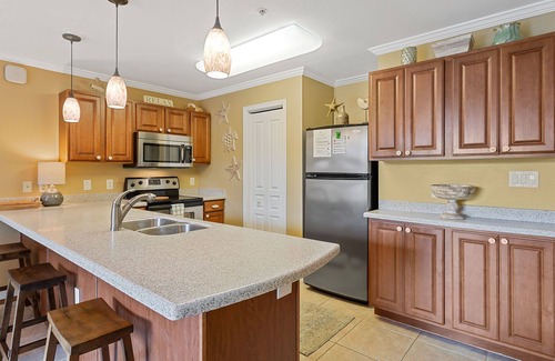 Fort Walton Beach - Destin Condo | Beach Resort 203 - Gulf View, Heated Community Pool, Free Beach Service!