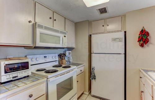 Fernandina Beach Apartment | Beach Steps Away Condo