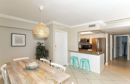 Siesta Key Condo | Beachfront Condo - 2-Bedroom - Luxury - Directly on Crescent Beach