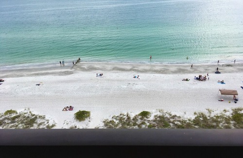 Madeira Beach Apartment | Beachfront condo with gorgeous views!