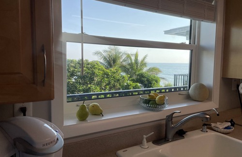 Central Beach Condo | Beachfront Getaway