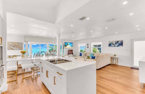 North Captiva House | “BEACHFRONT” LUXURY ISLAND HOME. PRIVATE SWIM SPA~DOCK FISHING~GolfCart STUNNING
