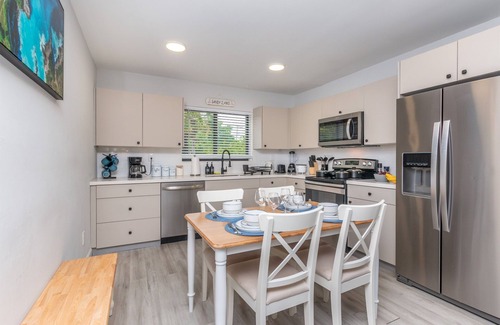 Poinciana Park House | Beachside w/Parking - Las Olas, Airport, Port Evg
