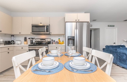 Poinciana Park House | Beachside w/Parking - Las Olas, Airport, Port Evg