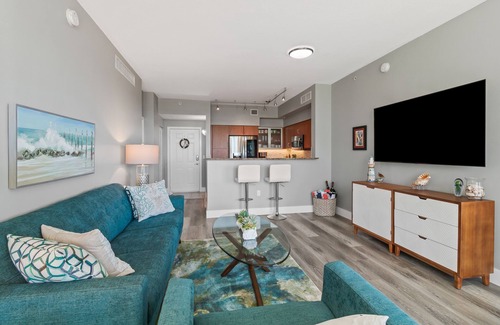 East Ocean Ave Condo | Beachy 2 Bed/2bath Condo w/Water View! 5min from the beach!