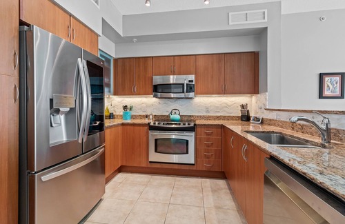 East Ocean Ave Condo | Beachy 2 Bed/2bath Condo w/Water View! 5min from the beach!