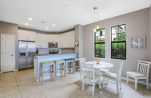 Naples Condo | Beachy condo in Artesia w/pool, gym & pickleball