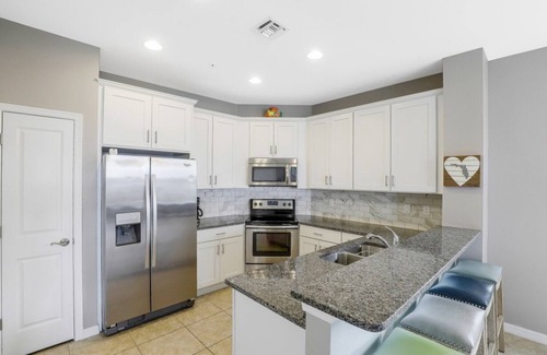Naples Condo | Beachy condo in Artesia w/pool, gym & pickleball