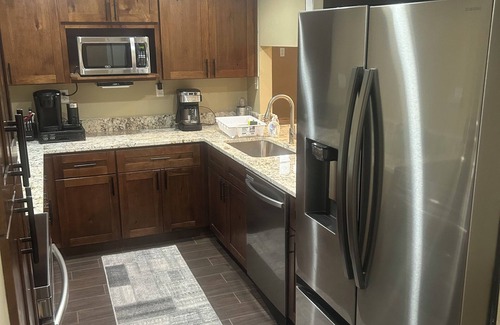 Siesta Key House | Beautiful 2BR 2BA Home with Private Pool & Jacuzzi - Includes Pool Table