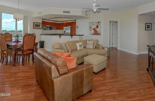 Kingston Condo | Beautiful 3 Br. Condo (318460) by Houzlet