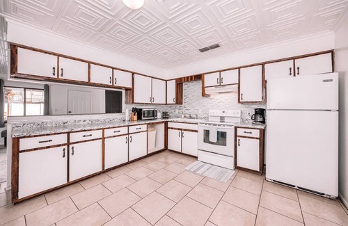 Port Canaveral House | Beautiful 3-Unit Beach Compound. 3 minutes to the beach!nn