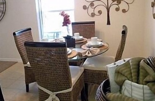 Highgate Park Villa | Beautiful 4 Bedroom 3 Bathroom pool and spa Villa In Secure Gated Community