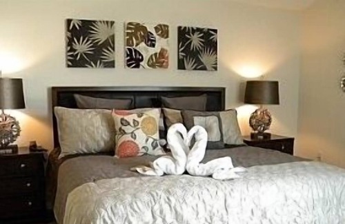 Highgate Park Villa | Beautiful 4 Bedroom 3 Bathroom pool and spa Villa In Secure Gated Community