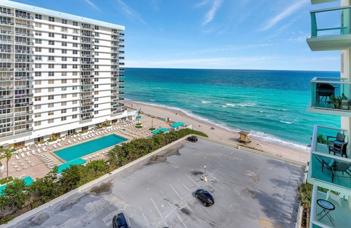 Hollywood South Central Beach Condo | Beautiful apartment with ocean view on Hollywood Beach