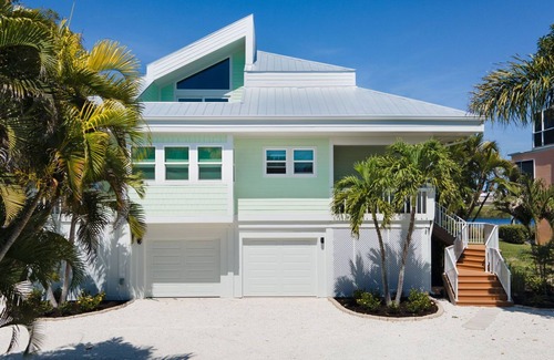 Sanibel House | Beautiful Beach Home on Middle Gulf Dr