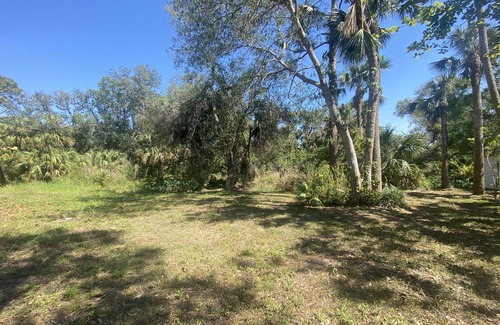 North Fort Myers RV Rental | Beautiful campground area perfect for RV parking, water view, and great location