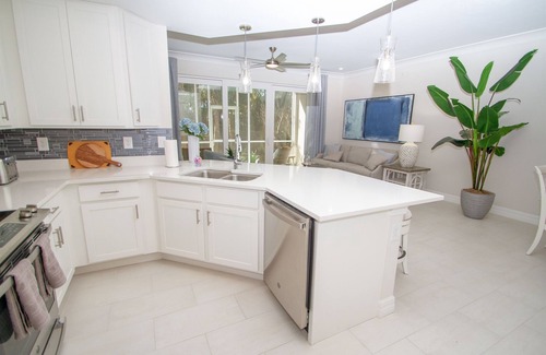 Naples Condo | Beautiful Coach Home Minutes from Marco Is.