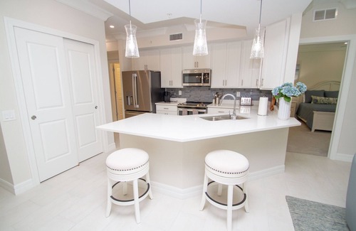 Naples Condo | Beautiful Coach Home Minutes from Marco Is.