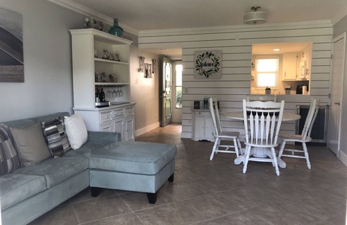 Marco Island Condo | Beautiful Cottage Beach Condo