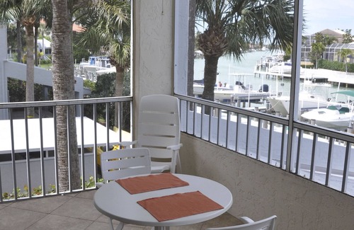 Marco Island Condo | Beautiful Eagle Cay condo