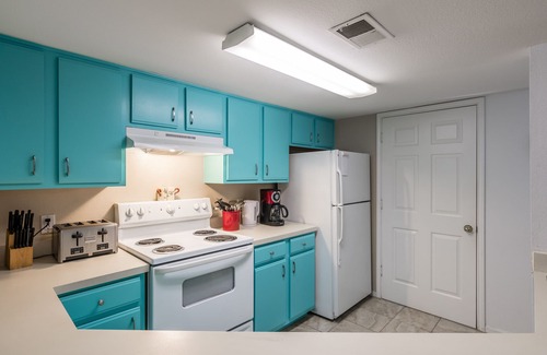 Clearwater Condo | Beautiful holiday place, minutes drive to the beach, with heated pool