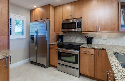 Siesta Key Condo | BEAUTIFUL & IMPECCABLY MAINTAINED BEACHFRONT CONDO ON USA’S #1 SIESTA KEY BEACH