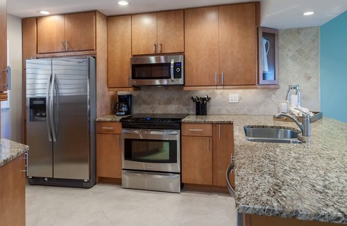 Siesta Key Condo | BEAUTIFUL & IMPECCABLY MAINTAINED BEACHFRONT CONDO ON USA’S #1 SIESTA KEY BEACH