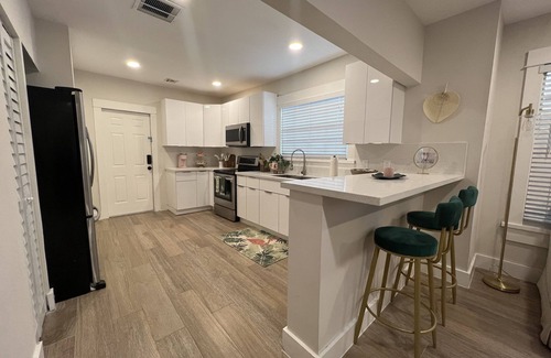 Coral Way House | Beautiful Little Havana Home with Pool. Near airport, beaches and night life