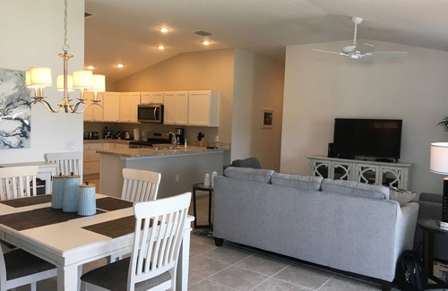 Wildwood House | Beautiful New 2/2 Villa w/Golf Cart, BBQ, 2 Bikes, & WiFi!