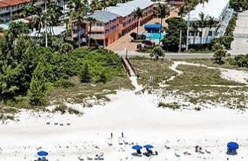 Bradenton Beach Apartment | Beautiful studio unit at resort, sleeps 2