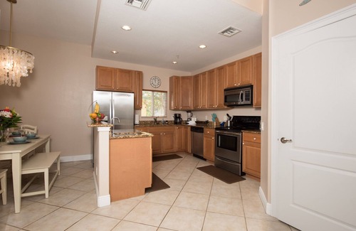 Bay Esplanade House | Beautiful Townhome with Private Rooftop