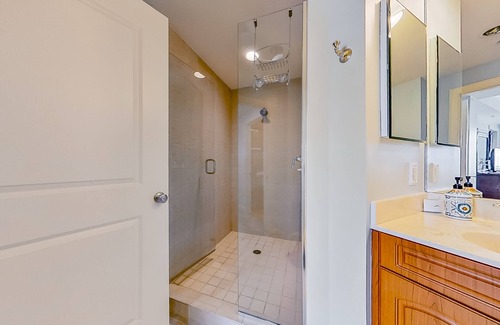 Cape Harbour Condo | Beautiful water-view condo with pools, gym, hot tub, 2 balconies, washer/dryer