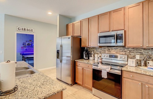 Lake Berkley House | *Big Disney Family Home!* Sleeps 12! Private Pool, Spa and Game Room!