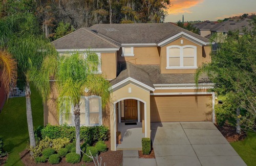 Lake Berkley House | *Big Disney Family Home!* Sleeps 12! Private Pool, Spa and Game Room!