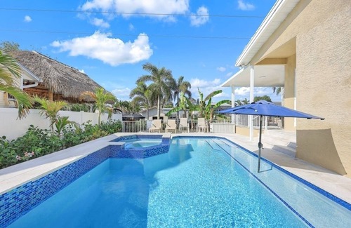 Bonita Springs House | BONITA BEACHFAMILY MANSION 4 BED3.5BATH CUSTOM NEW POOL OUTDOOR KITCHEN BBQ