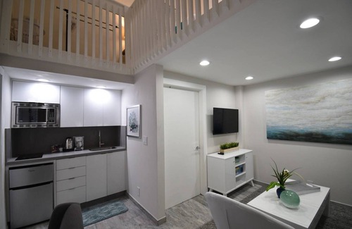Hollywood Apartment | Boutique beach loft- UNIT # 2