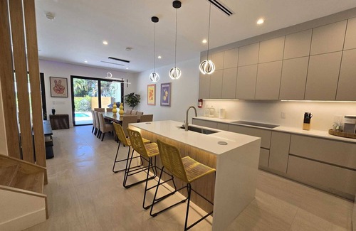 Croissant Park House | Brand new Built 4-bedroom pool house with fitness room, Heart of Fort Lauderdale