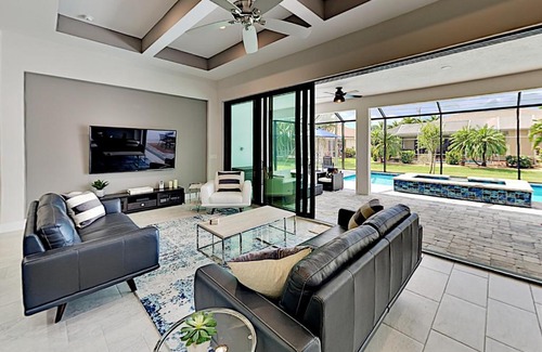 Pelican House | Breezy Getaway