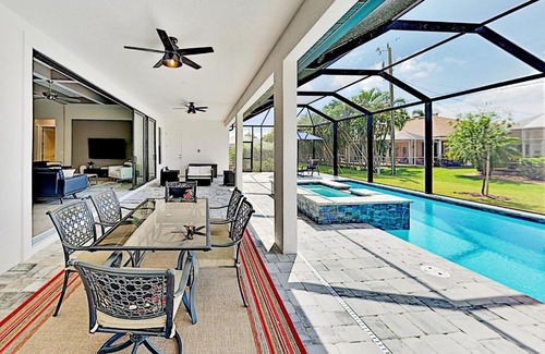 Pelican House | Breezy Getaway