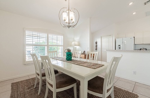 Central Naples House | Briarwood: Updated Heated Pool/Spa Home w/Lake Views from Lanai & Living Room!