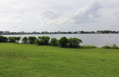 Villa Sabine Condo | Bright and Fun Beach Themed Condo - On Little Sabine Bay