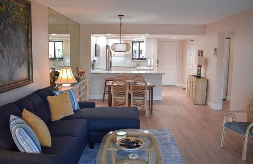 Fort Pierce Condo | BT 3116 Fountain View Condo w/Deck-Paradise Vacation Rental in Ocean Village