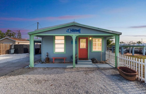 Flamingo Bay Cottage | Cabin ∙ 3 bedrooms ∙ 6 guests