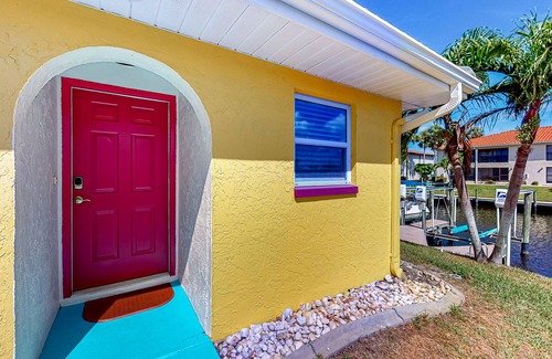 Caloosahatchee Condo | Canal-front condo with pool, boat slip, deck, central AC, & fast WiFi