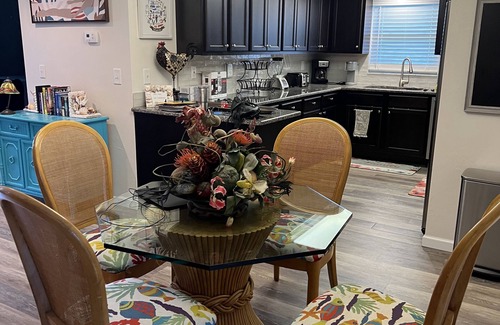 Caloosahatchee House | Canal front, gulf access, bring your boat! Catch dinner from the dock!