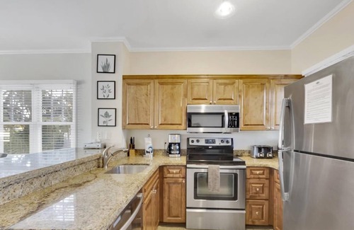 Marathon House | Canalside 2BR/2.5BA Conch Villa 7027 with Spa Tub: Village at Hawks Cay Villas