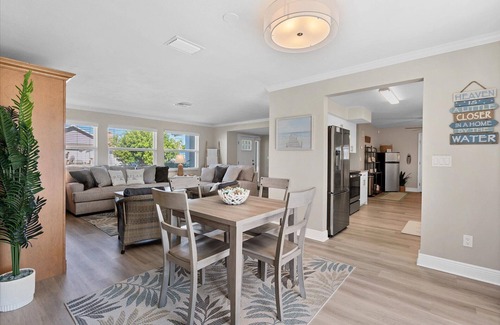 Caloosahatchee House | Cape Coral 3 Bedroom Private Pool Home - Canal Access