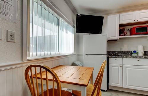 Sunset Reef Apartment | Carousel #4&5- Adjoining rooms steps to the Beach!